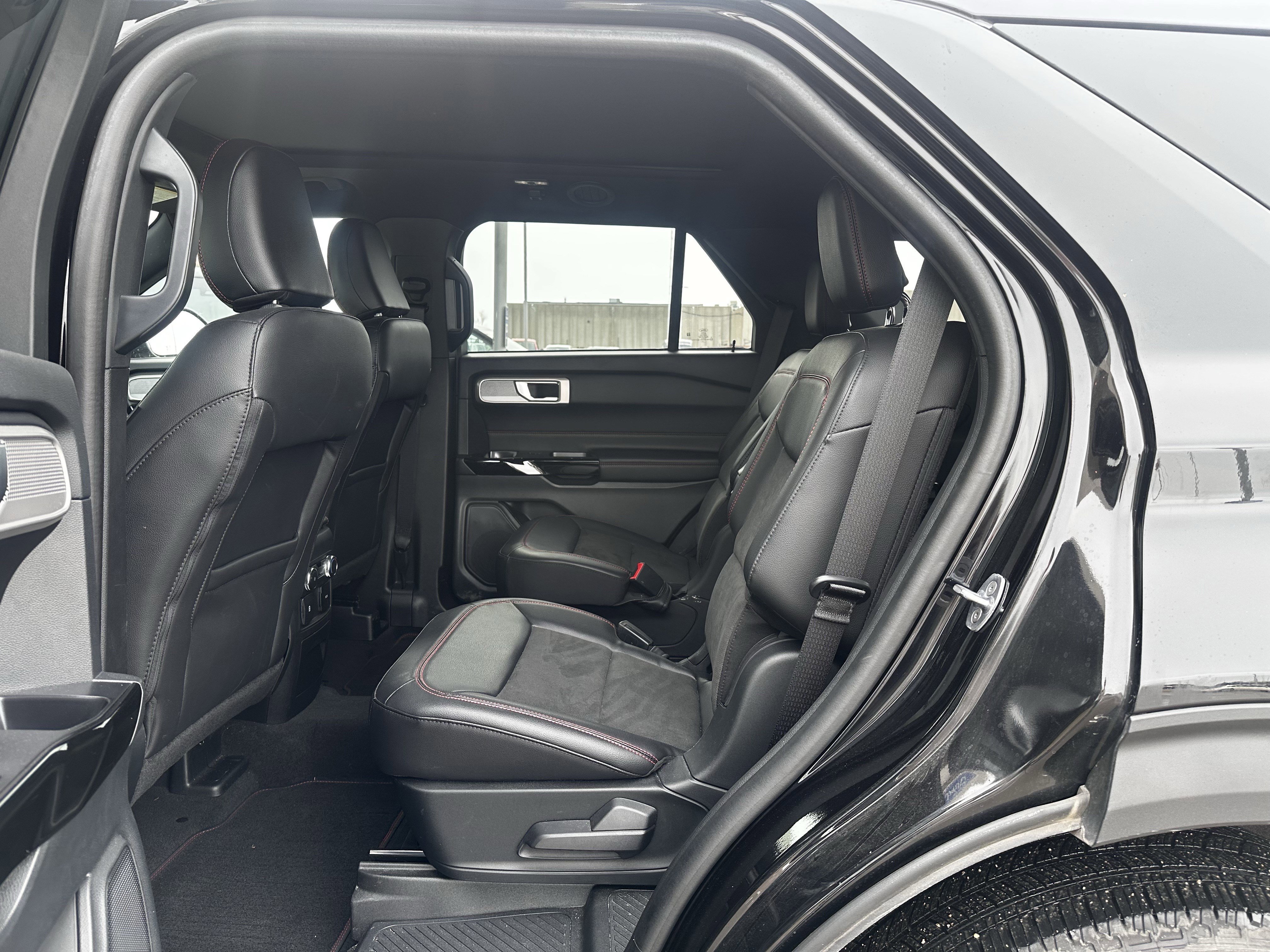 Certified 2023 Ford Explorer ST-Line w/ Class IV Trailer Tow Package image 9