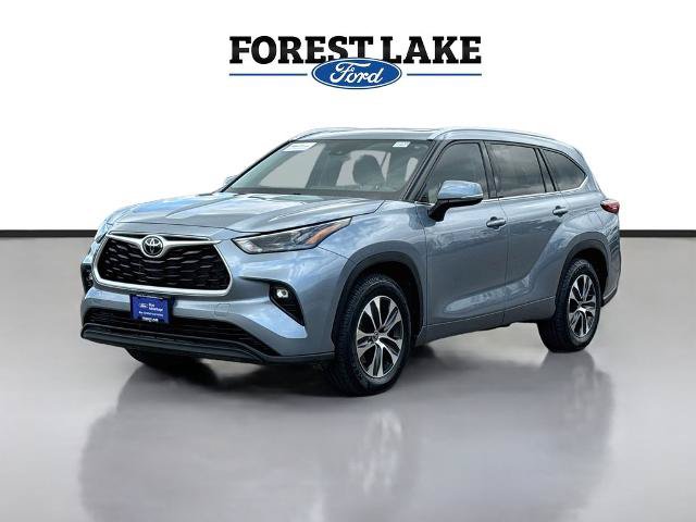 Used 2022 Toyota Highlander XLE FWD image 3