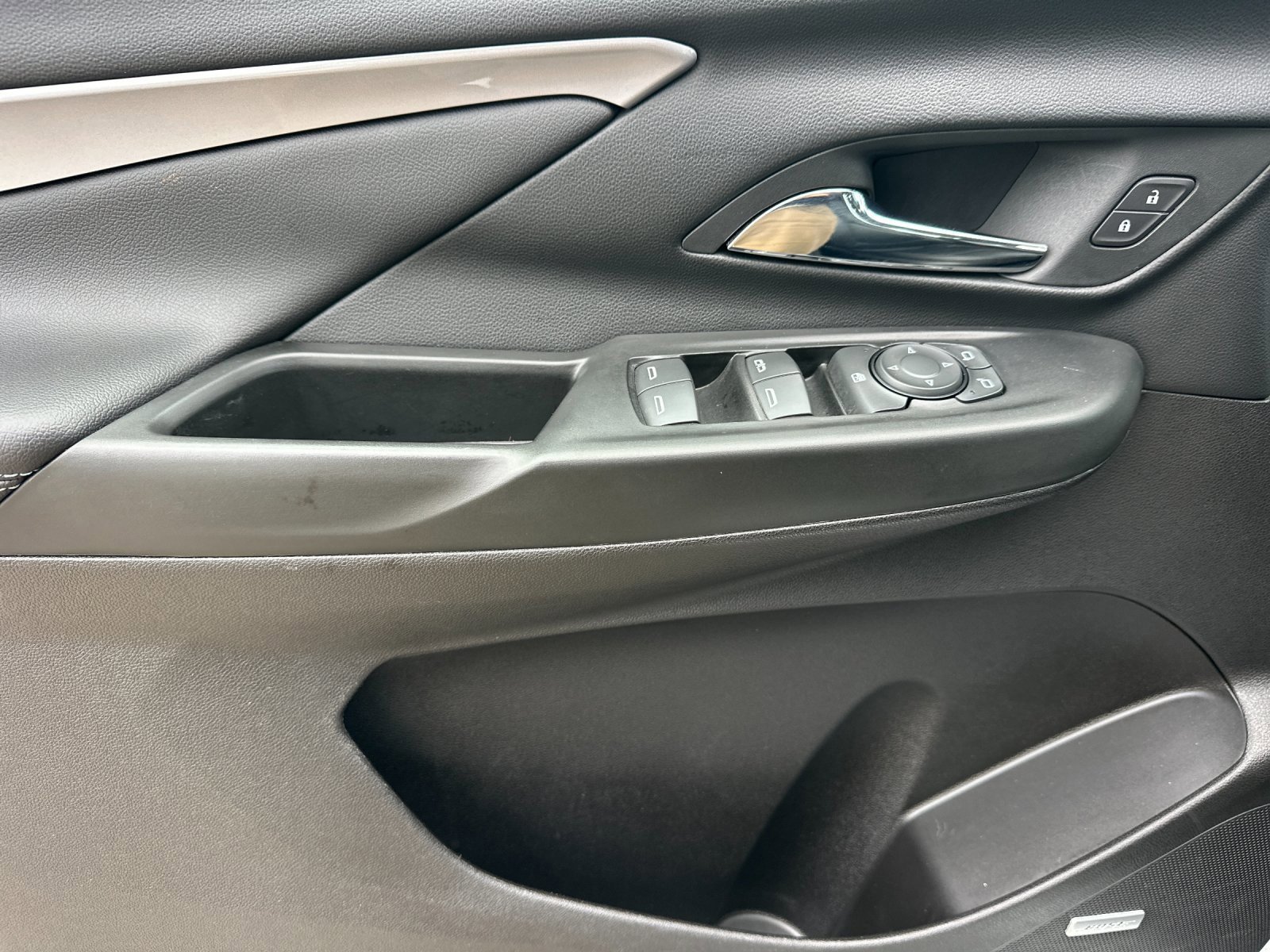 Used 2023 Chevrolet Bolt LT w/ Infotainment Package image 10