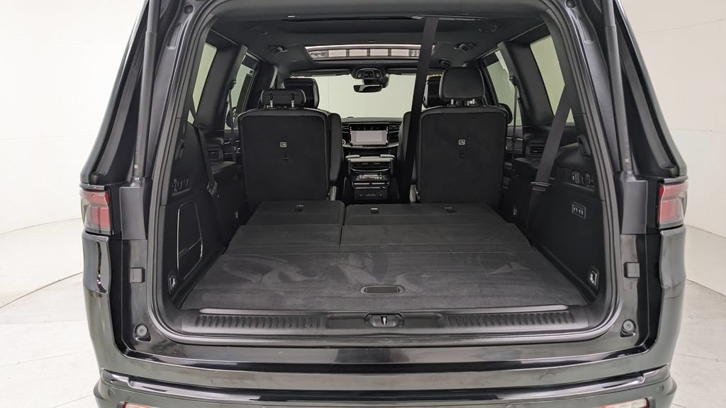 Used 2023 Jeep Wagoneer Series II AWD/4WD image 9