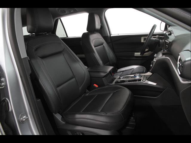 Certified 2023 Ford Explorer XLT w/ Equipment Group 202A AWD/4WD image 17