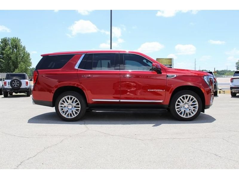 Used 2024 GMC Yukon Denali w/ Advanced Technology Package AWD/4WD image 6