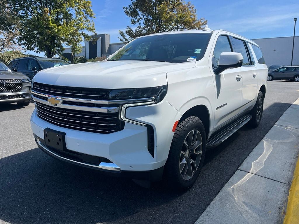 Used 2023 Chevrolet Suburban LT w/ LT Signature Plus Package AWD/4WD image 3