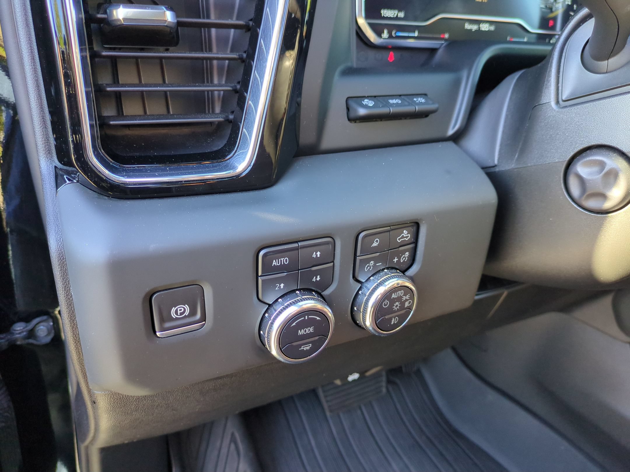 Used 2024 GMC Sierra 1500 Denali Ultimate AWD/4WD image 18