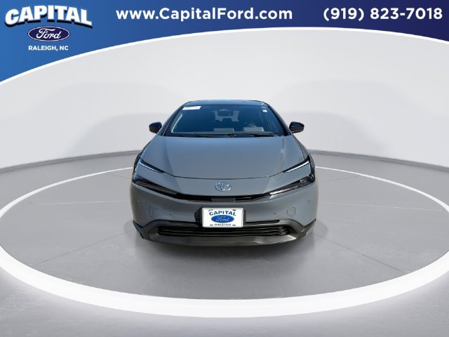 Used 2025 Toyota Prius LE FWD image 3