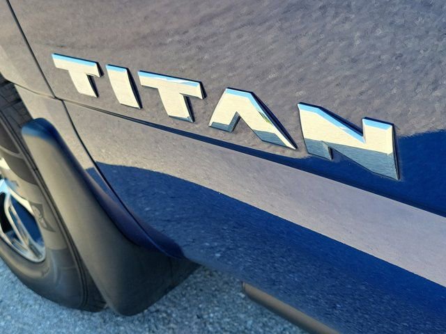 Used 2021 Nissan Titan SV w/ SV Convenience Package image 9