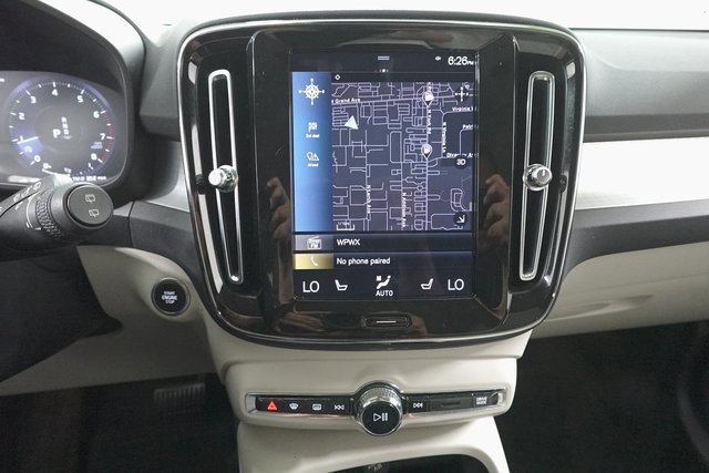 Used 2022 Volvo XC40 T5 Momentum image 21