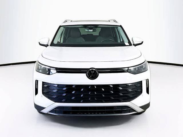 Used 2025 Volkswagen Tiguan SE w/ Panoramic Sunroof Package AWD/4WD image 6