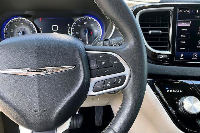 Used 2023 Chrysler Pacifica Touring-L FWD image 19