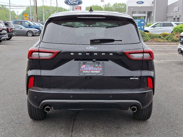 Certified 2023 Ford Escape ST-Line w/ Tech Pack #1 AWD/4WD image 9