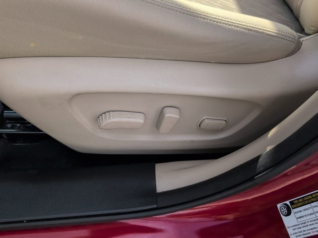 Used 2018 Nissan Rogue SV image 9