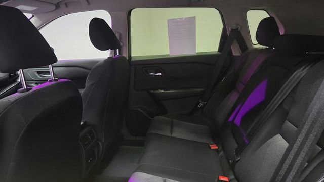 Used 2024 Nissan Rogue SV image 19