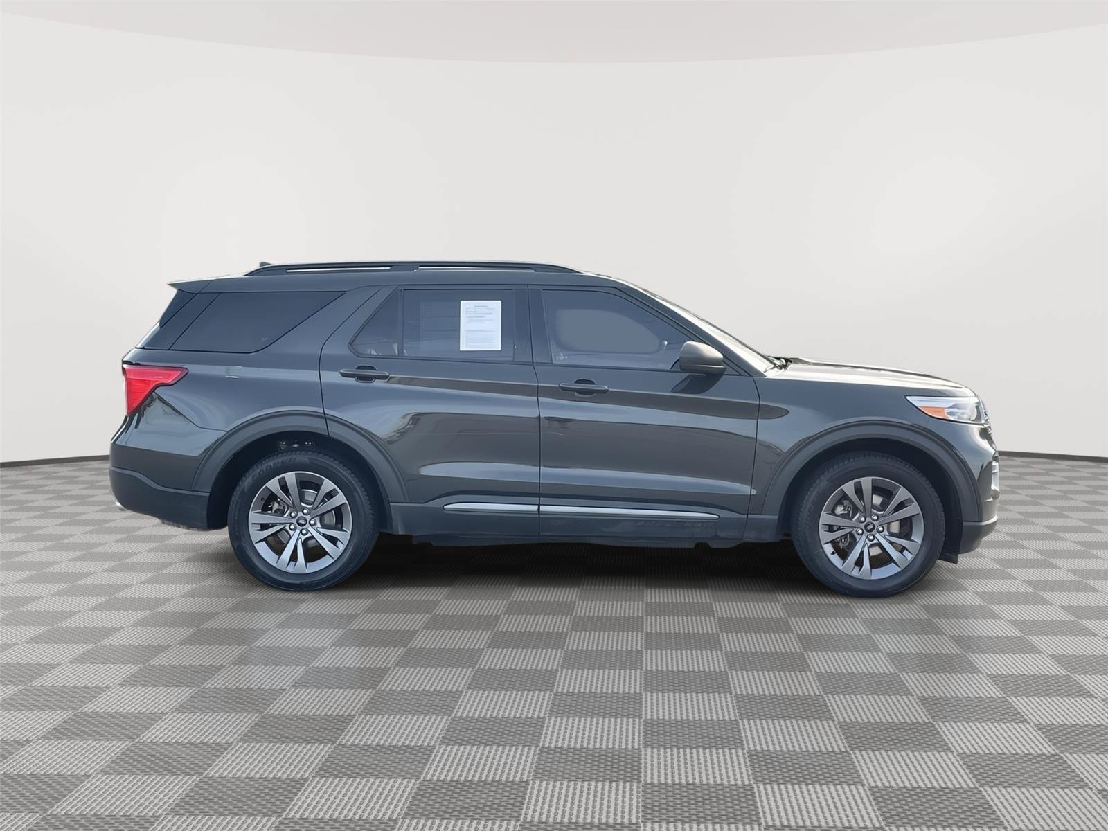 Certified 2021 Ford Explorer XLT w/ Equipment Group 202A AWD/4WD image 6