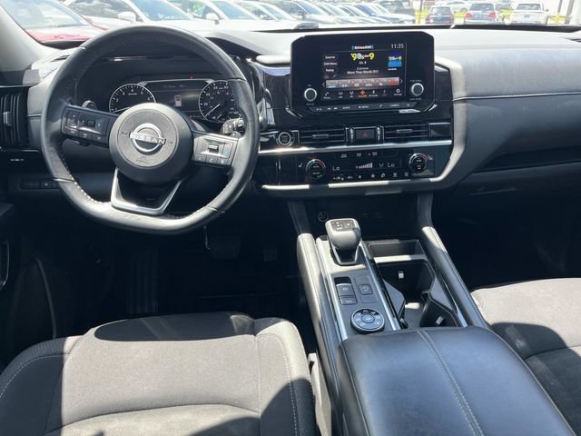 Used 2024 Nissan Pathfinder SV AWD/4WD image 16