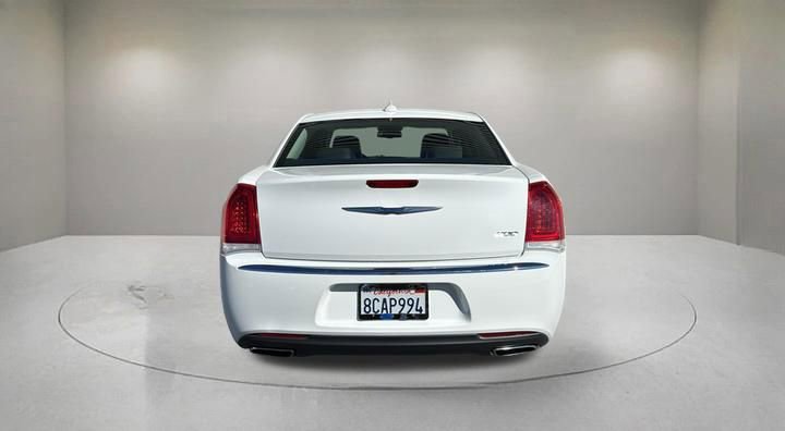 Used 2018 Chrysler 300 Touring L RWD image 2