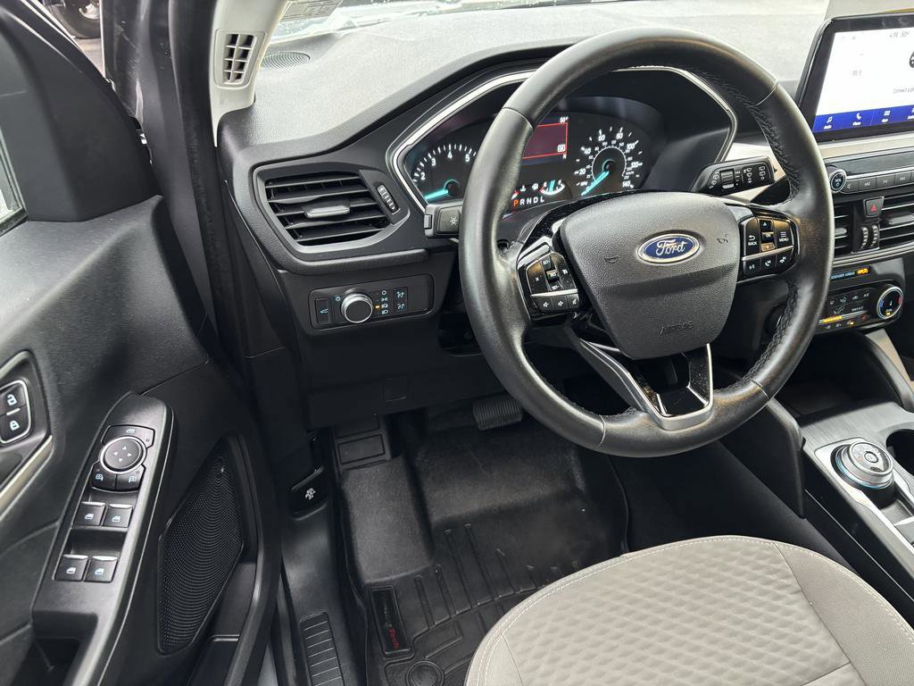 Certified 2022 Ford Escape SE w/ SE Sport Appearance Package image 10