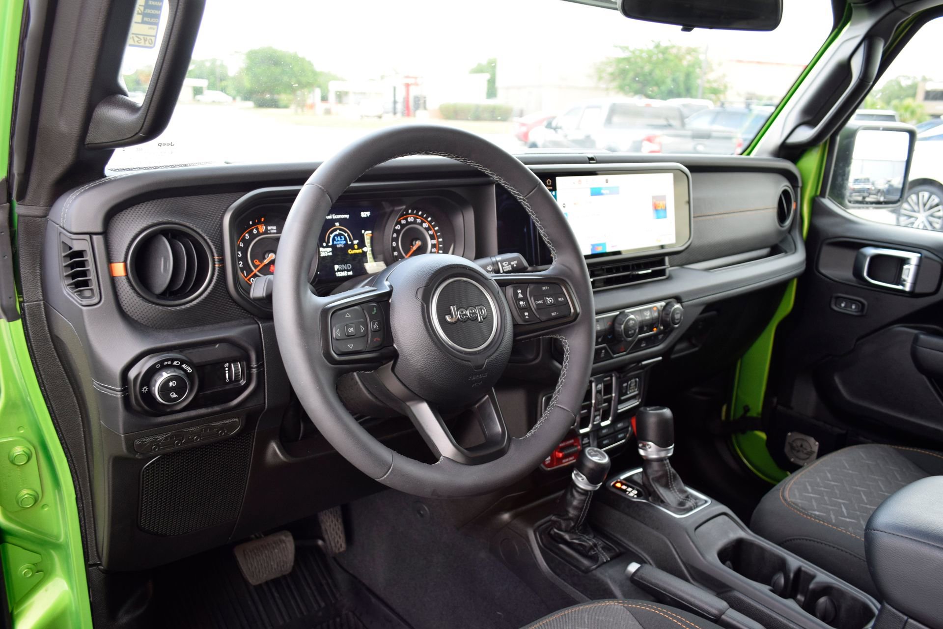 Used 2025 Jeep Gladiator Mojave w/ Convenience Group AWD/4WD image 17
