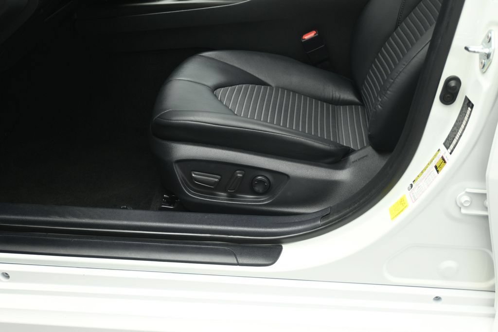 Used 2023 Toyota Camry SE FWD image 9
