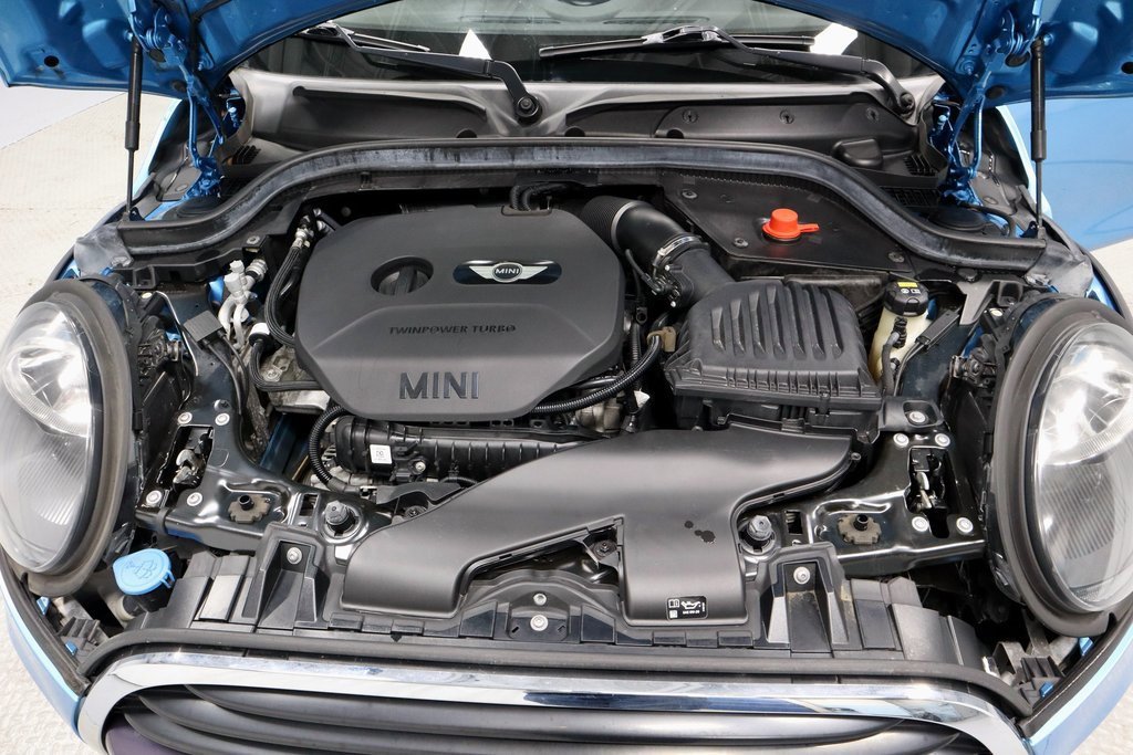 Used 2019 MINI Cooper 4-Door Hardtop w/ Signature Upholstery Package image 17