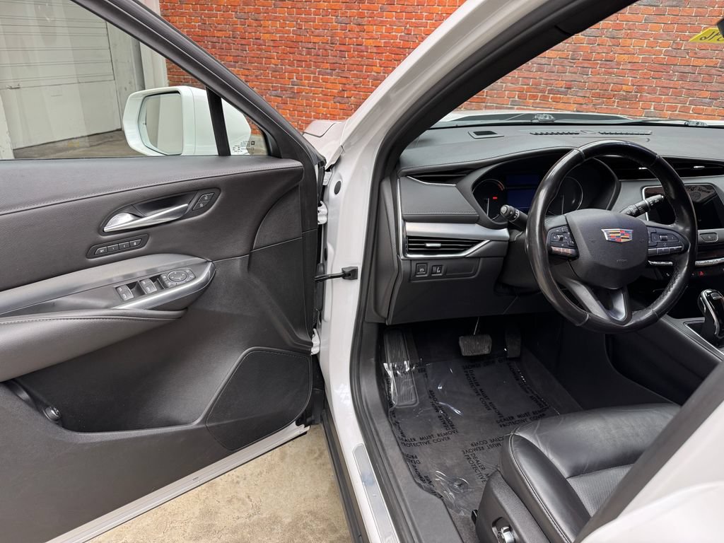 Used 2021 Cadillac XT4 Premium Luxury AWD/4WD image 8