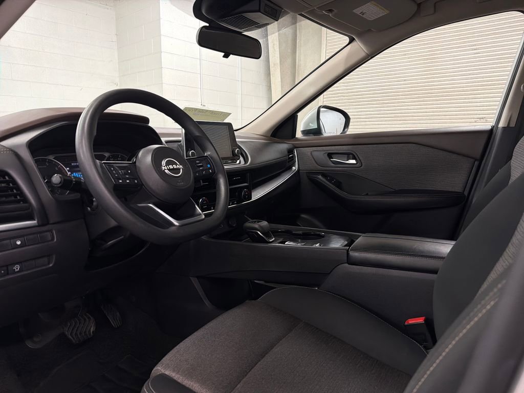 Used 2023 Nissan Rogue SV FWD image 6
