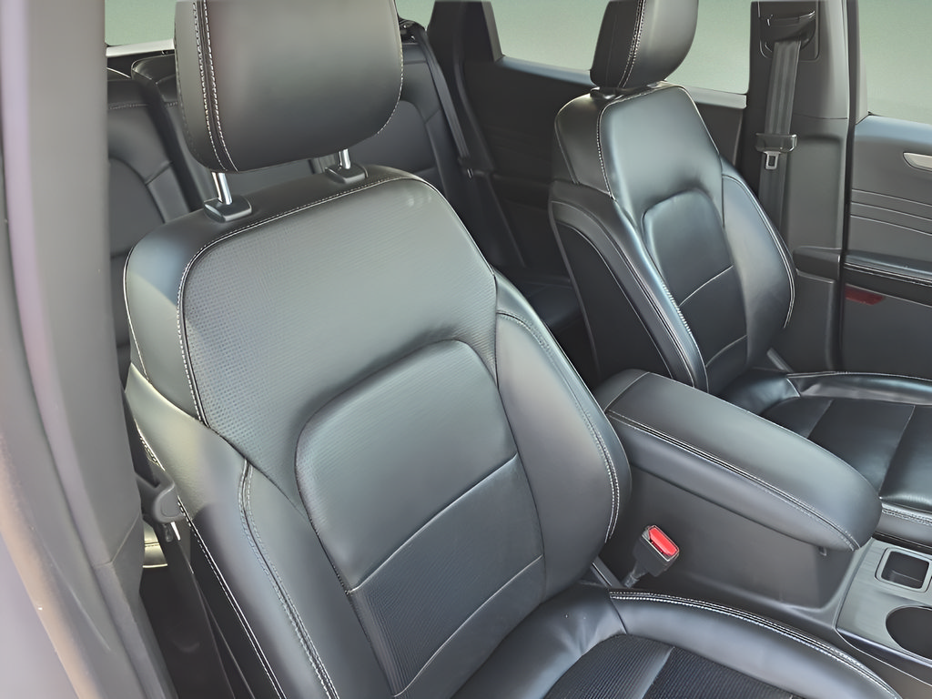 Certified 2024 Ford Escape Platinum AWD/4WD image 32