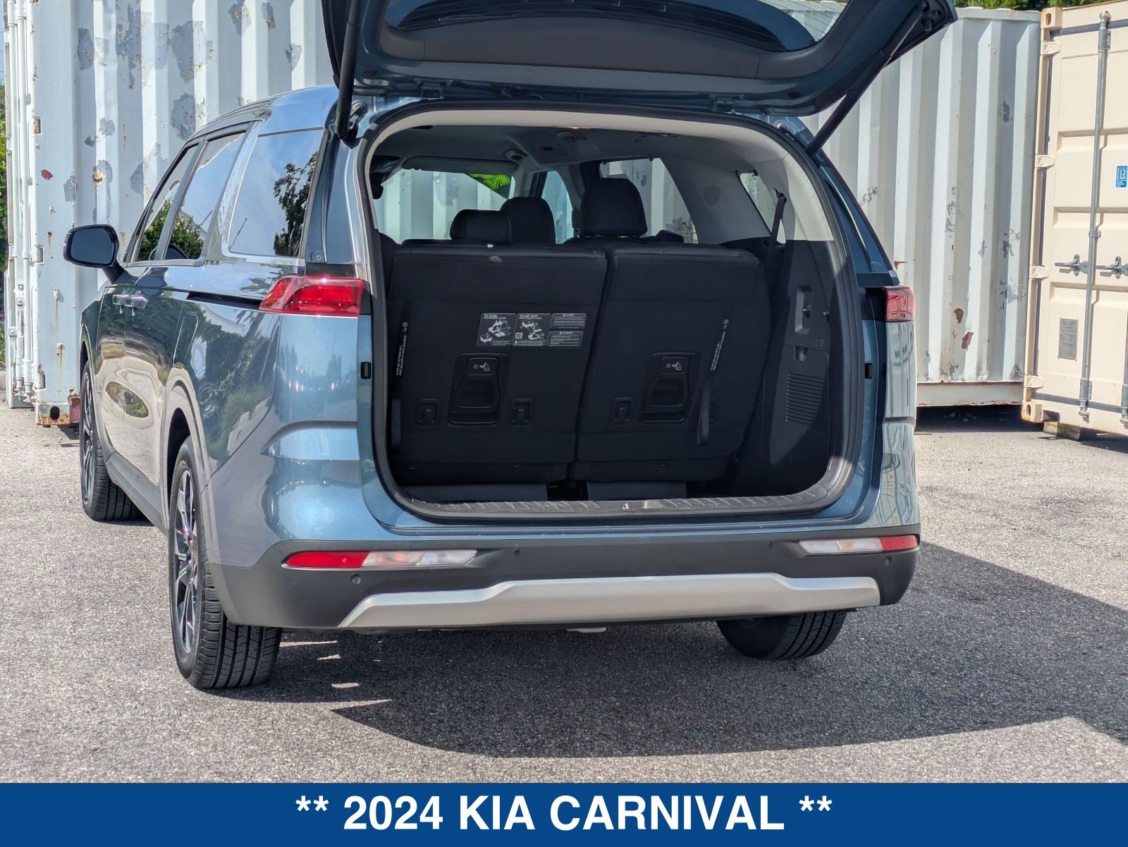 Used 2024 Kia Carnival EX FWD image 14