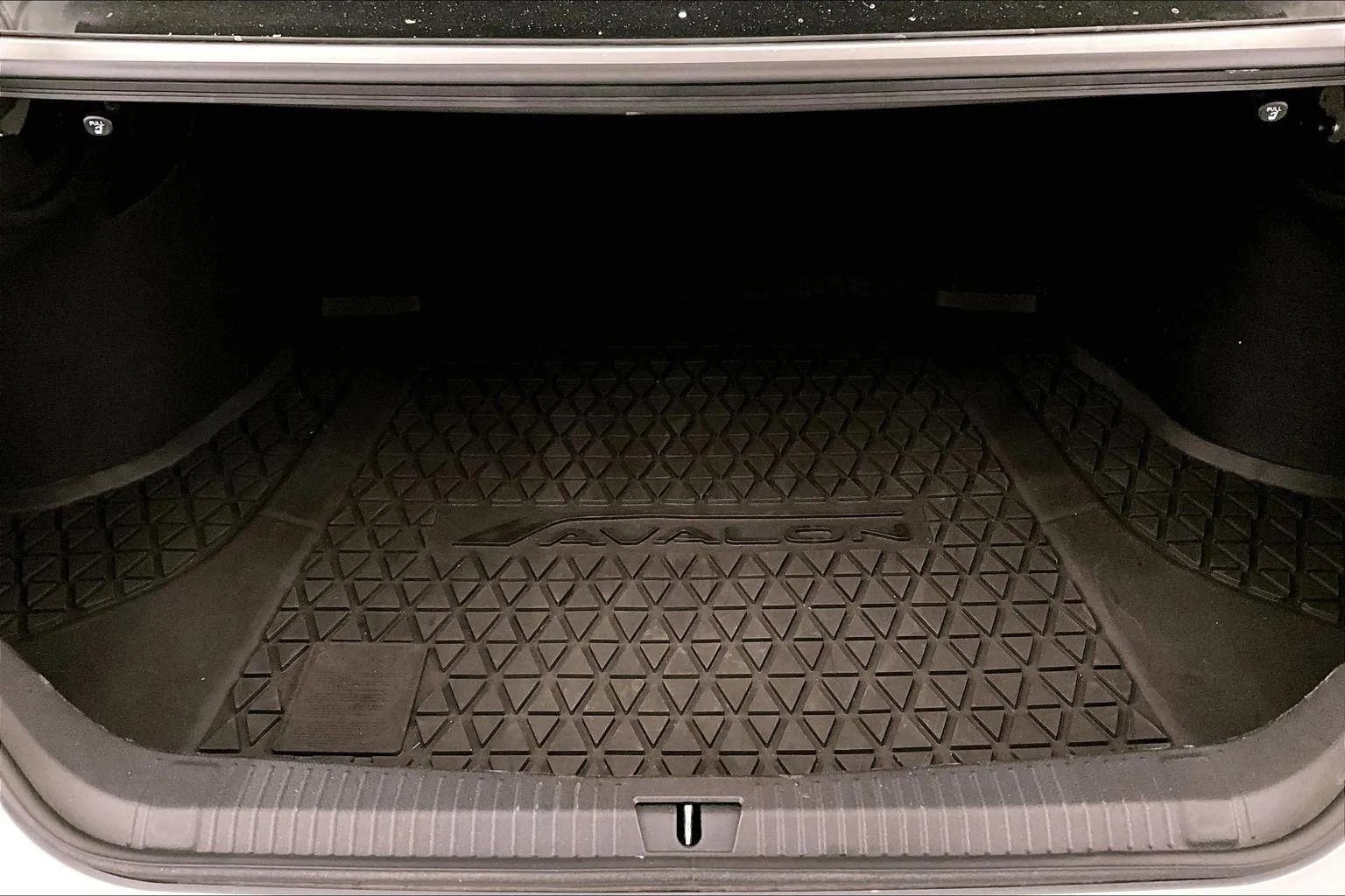 Used 2022 Toyota Avalon Limited w/ Advanced Safety Package image 34