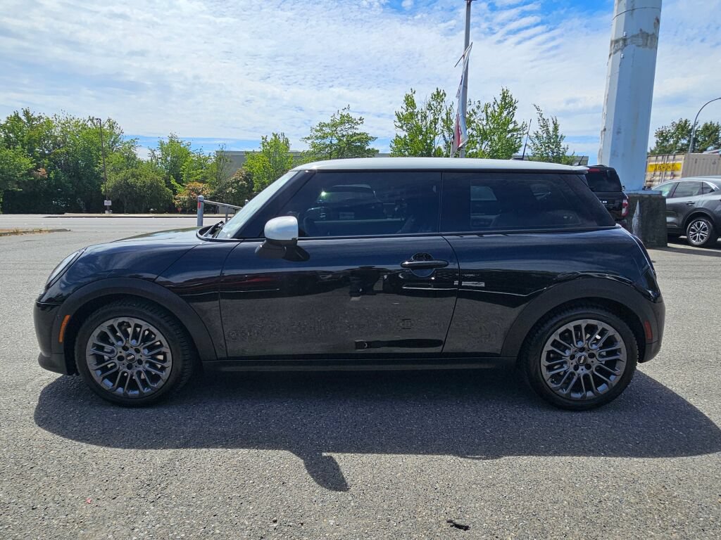 Used 2025 MINI Cooper S FWD image 2