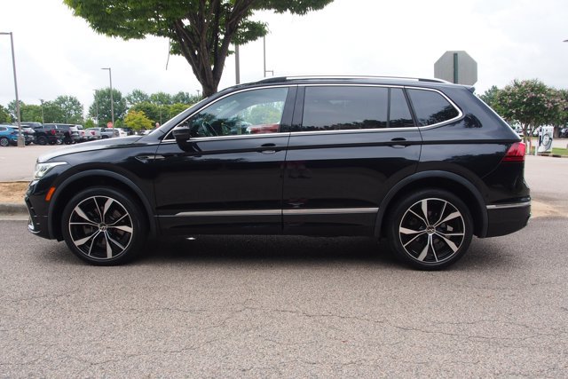 Used 2022 Volkswagen Tiguan SEL R-Line AWD/4WD image 4