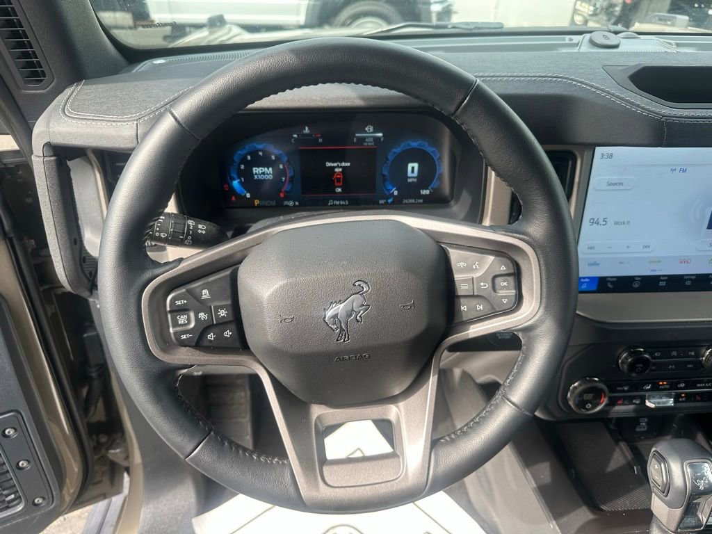 Certified 2025 Ford Bronco Outer Banks AWD/4WD image 14