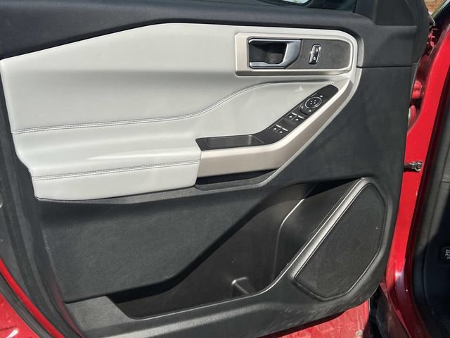 Certified 2023 Ford Explorer XLT w/ Equipment Group 202A AWD/4WD image 6