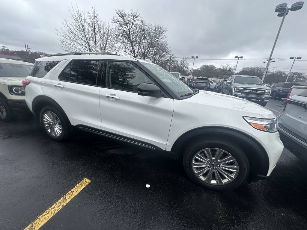 Certified 2022 Ford Explorer Limited w/ Limited Technology Package AWD/4WD image 3