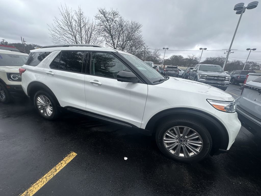 Certified 2022 Ford Explorer Limited w/ Limited Technology Package AWD/4WD image 3