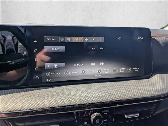 Used 2025 Nissan Kicks SR image 11