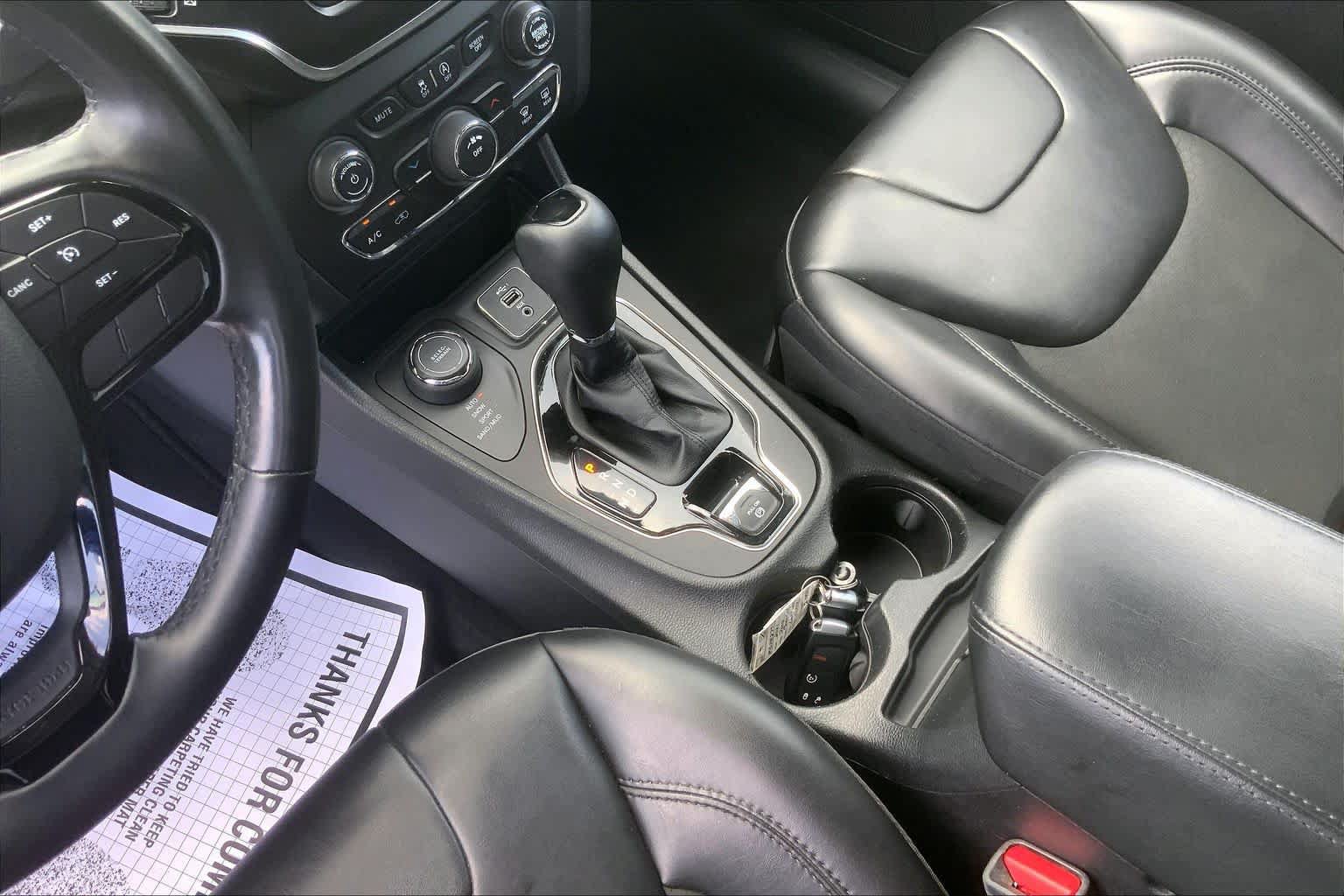 Used 2021 Jeep Cherokee Latitude Plus AWD/4WD image 16