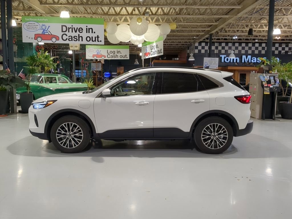 Certified 2025 Ford Escape SE image 3