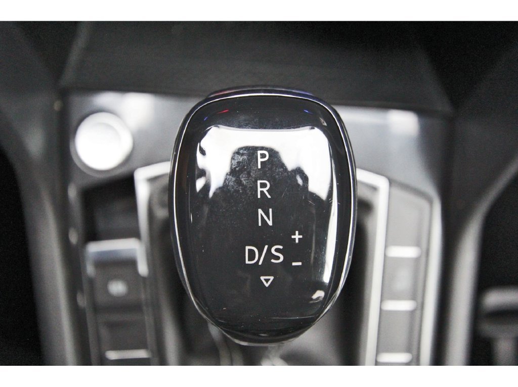 Used 2022 Volkswagen Tiguan SE R-Line FWD image 32