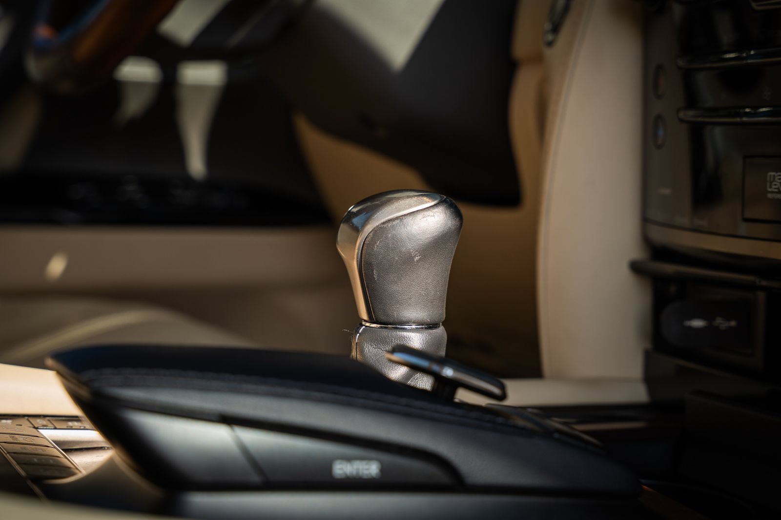 Used 2020 Lexus LX 570 4WD w/ Luxury Package image 44