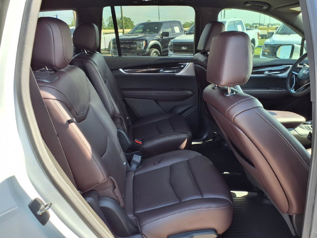 Used 2024 Cadillac XT6 Premium Luxury w/ Technology Package FWD image 27