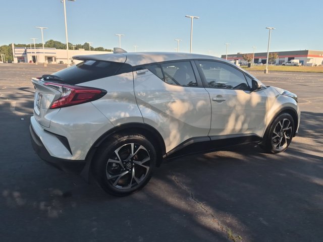Used 2020 Toyota C-HR XLE FWD image 4