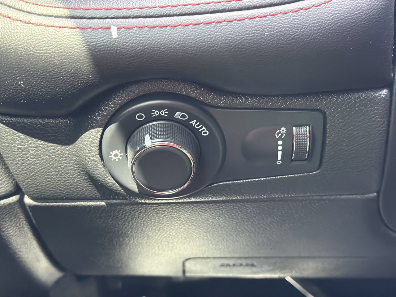 Used 2024 Dodge Durango GT RWD image 29