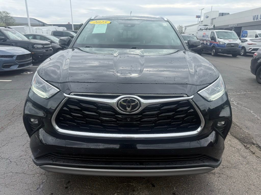 Used 2025 Toyota Highlander Platinum AWD/4WD image 8