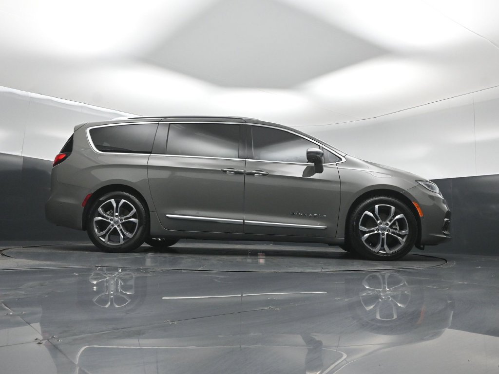 Used 2024 Chrysler Pacifica Pinnacle FWD image 39