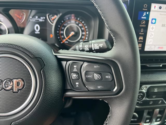 Used 2026 Jeep Wrangler Sport AWD/4WD image 17