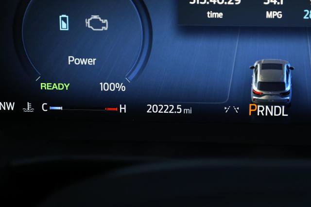 Certified 2025 Ford Escape ST-Line Select w/ Tech Pack #2 AWD/4WD image 38