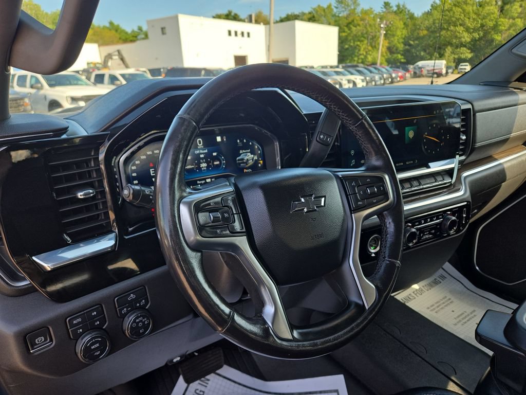 Used 2022 Chevrolet Silverado 1500 LT Trail Boss w/ LPO, Dark Essentials Package AWD/4WD image 7
