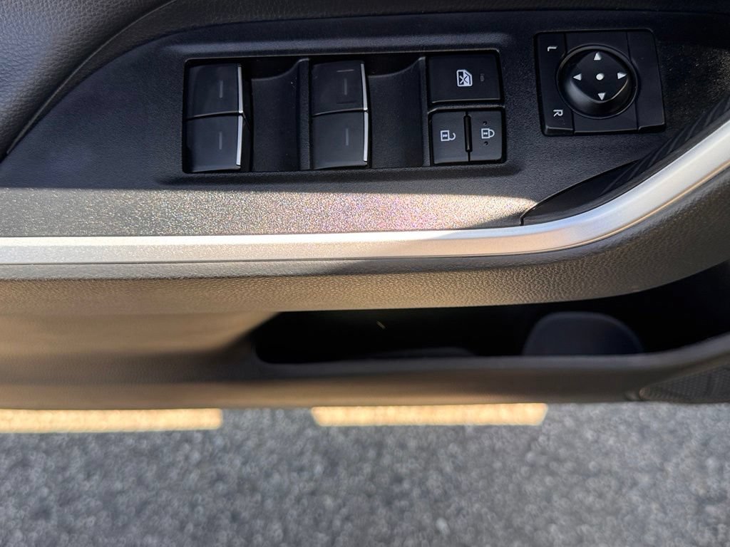 Used 2025 Toyota RAV4 XLE FWD image 16