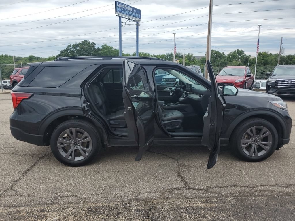 Certified 2025 Ford Explorer Active w/ Active Comfort Package AWD/4WD image 8