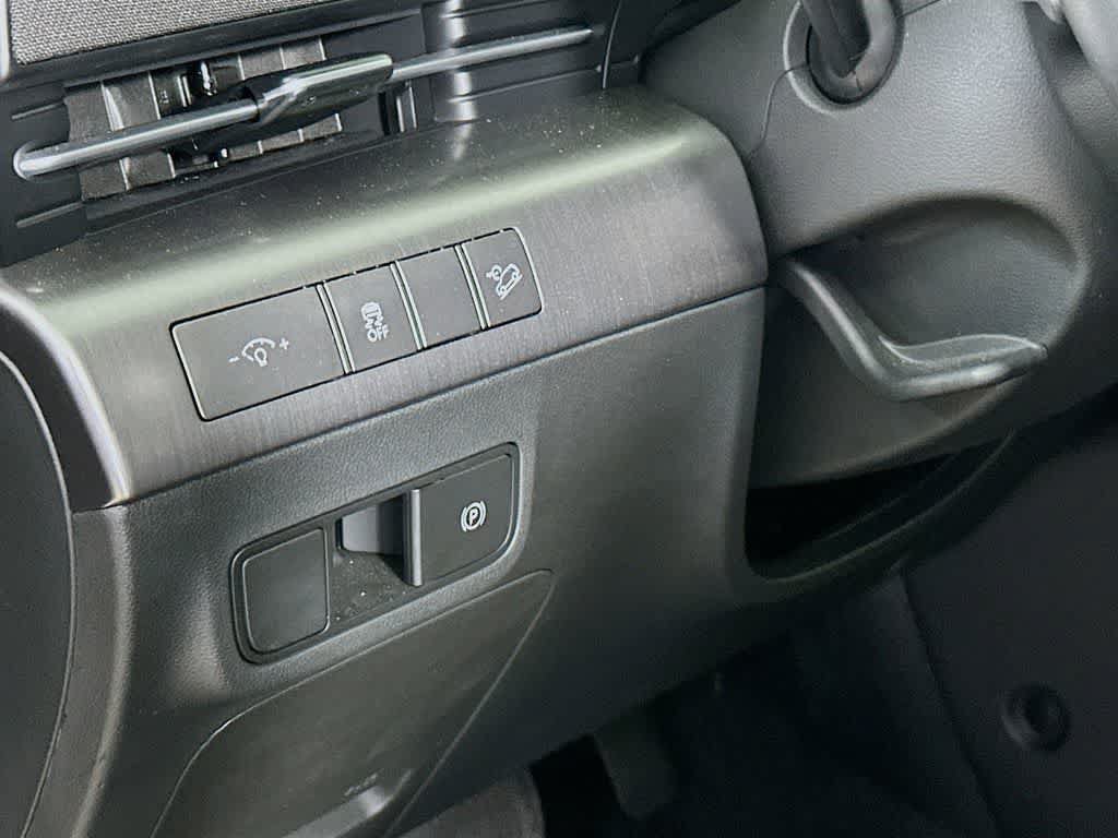 Used 2025 Hyundai Kona SEL FWD image 27